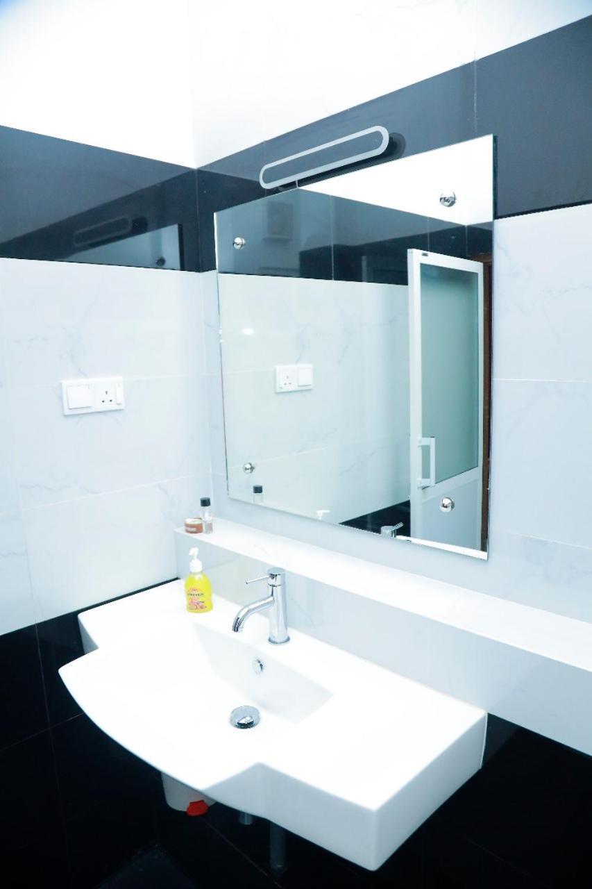 Star Rain Tour Inn Ratnapura Exteriör bild
